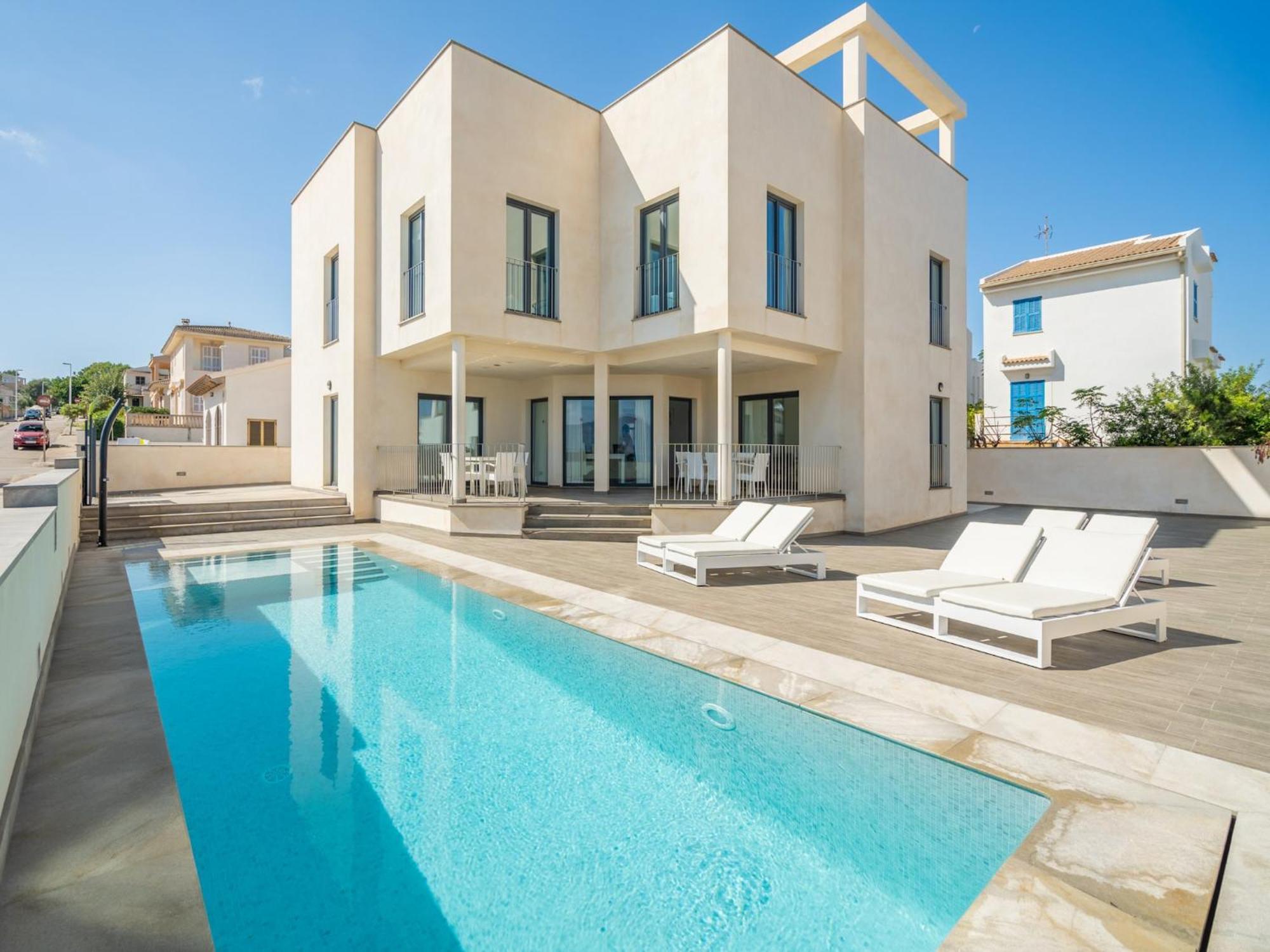 Villa Beachfront In Son Serra de Marina